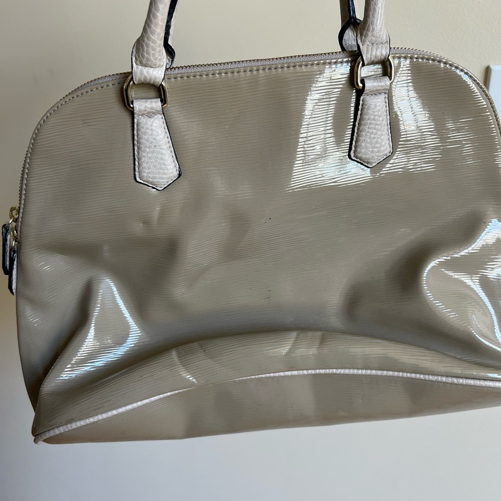 Elegant Cream Handbag
